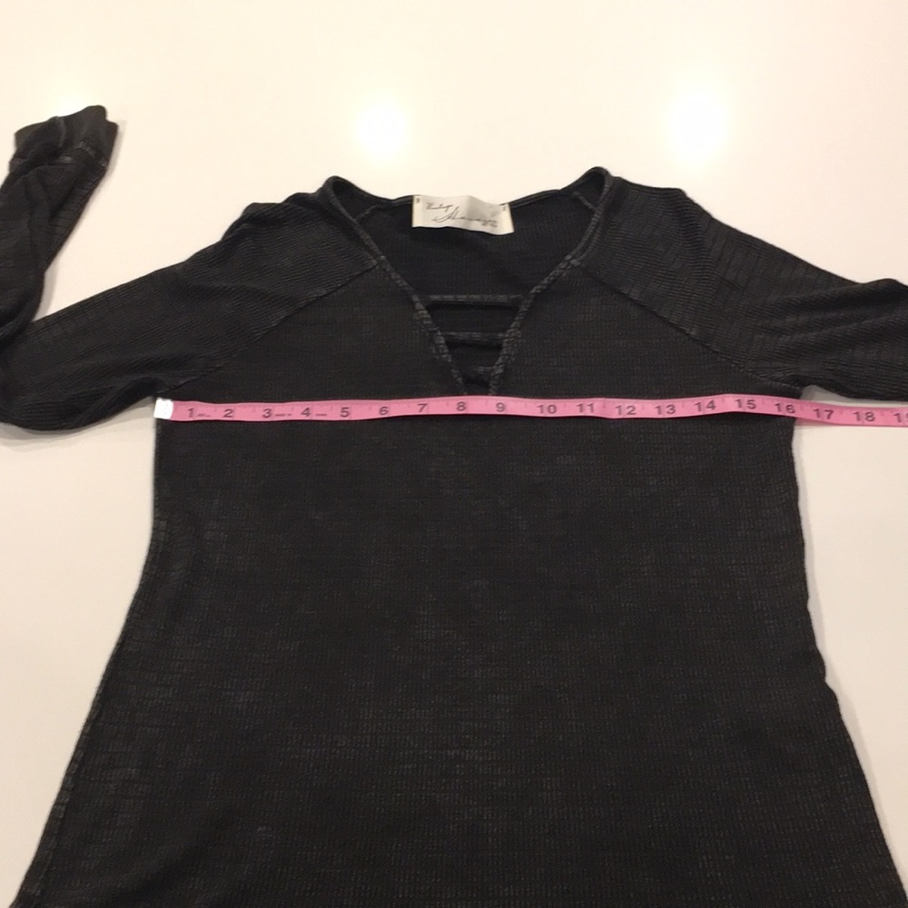 ✅ SOLD Stretchy Sexy Long Sleeve Top M - Picture 10 of 12